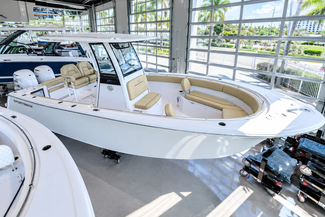 Sportsman Open 252 center console